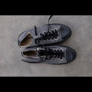 Deal!! Converse men 7.5 wom 9.5